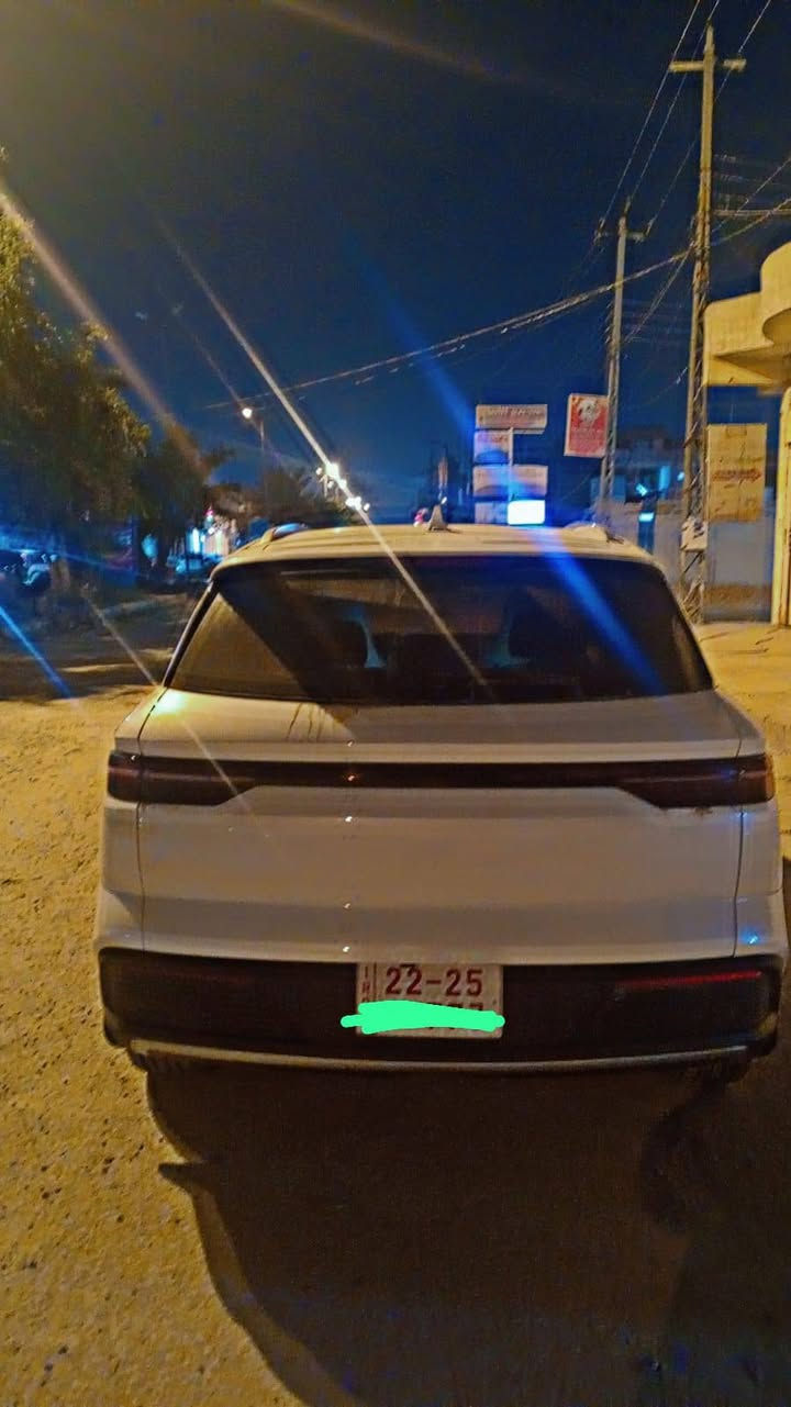BYD Qin L
لون ابيض وداخل ابيض 
 
السعر :175$ وبيها مجال 

 
المواصفات 
حساس خلفي 
 داخل ابيض
كامراة خلفية دوارة 
اوتو هولد
هند بريك بصمه 
تشغيل السياره بصمه
مقاعد جلد 
لايت زينون 
لد نهاري LED
بك لايتLED
3انضمة للقيادة 
مانع تزحلق
مثبت سرعه 
تشغيل عن بعد 
شاشة ذكية تدعم جميع البرامج
 مغلفة PPF امريكي 
للاستفسار: ***********
               ***********

