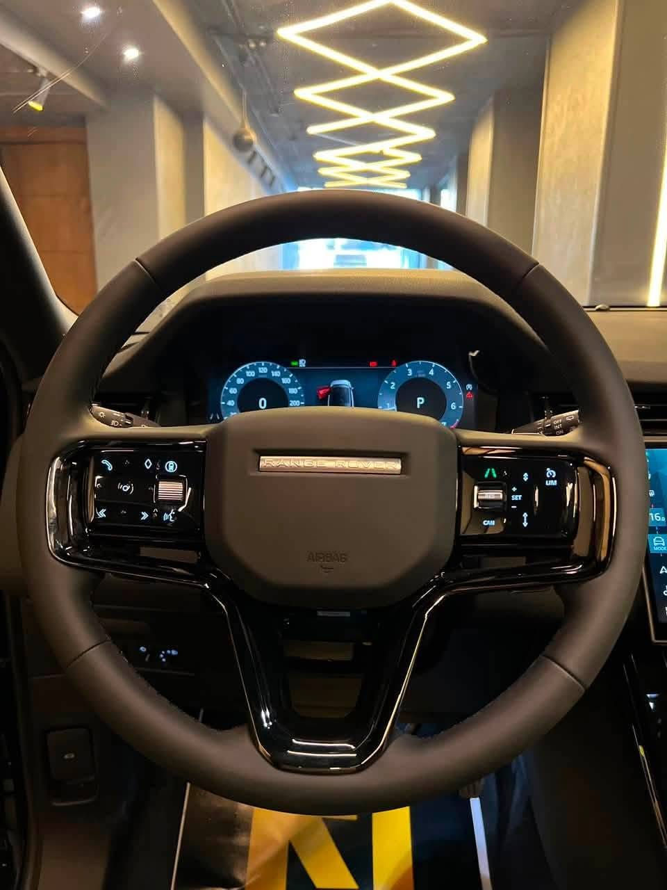 Range Rover Evoque
P160 R-Dynamic 
model 2026 
zeroo 
Keyless start 
LED & Auto Headlights
Adaptive Cruise Control
Apple CarPlay & Android Auto

سقف بانوراما 
جنوط 19 انش 
كراسي كهرباء + ميموري 
كاميرات 360 
لون اسود فرش اسود 

السعر : 4,050,000


**إذا كنت صاحب هذا الإعلان وتريد حذفه لأي سبب، رجاءا أرسل رسالة إلى الدعم الفني**