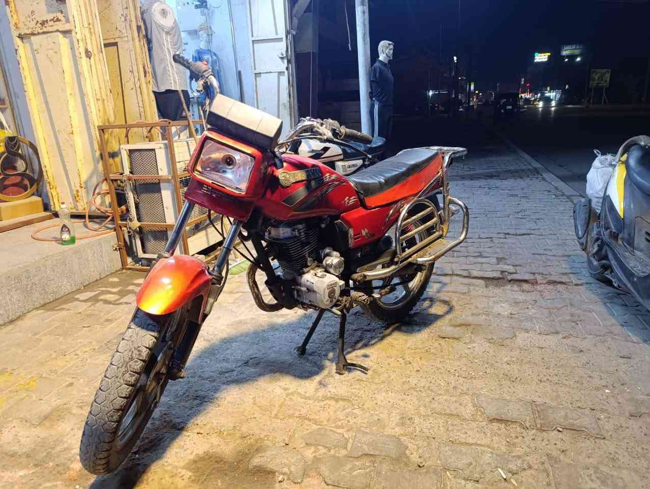 سلام عليكم ورحمة الله دراجه فيوم للبيع نكره سلف اوراق اصولي السعر 300 مكاني حي العامل للاستفسار الاتصال على الرقم ***********
