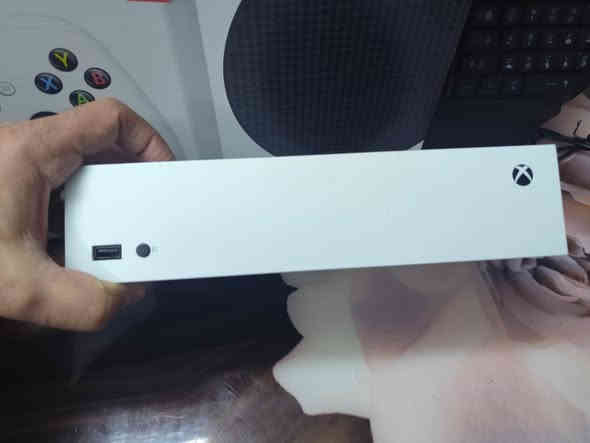 سلام عليكم شباب 
جهاز اكس بوكس اس سيريس للبيع انتاج 2022
 حيل نضيف ومرتب كامل الملحقات الاصليه كيبل
 كهرباء كيبلhd  وي الجهاز يدات اثنين يدته  الاصليه 
مع جويستك ثاني كيم سير ام الواير 3م كير مغناطيسي
جهاز حيل نظيف ولا شخط بيه 
هارد الجهاز 512ssd 
لامفتوح ولا مصلح ولامبند  ومصور لكاته على وضع الشركه  وتصفح اون لاين مثبت بالمنشور يعني جهاز مامبند  واليده مابيه اي عطل ولادرفت كلش نضيفه
والملحقات نظاف كلش يدتين اون لاين مع 
كارتونه موجوده 
جهاز مليان اللعاب منزلات وجاهزات اخر تحديث والجهاز اخر تحديث كبل شد واللعب 
جهاز كله على وضع الشركه جهاز ابد مامتعوب باللعب والتصفح طلقه 
بي حساب مشترك 
بيه كومه اللعاب امنزلات الك كبل شد واللعب
بيه كرة قدم  تعليق عربي 
بيس 26 بيه حساب كرة قدم بيس 26كلش قوي مليان لواعيب اقوياء روح نافس بيه اون لاين 
مكاني بالحله 
سعره ب330

***********
