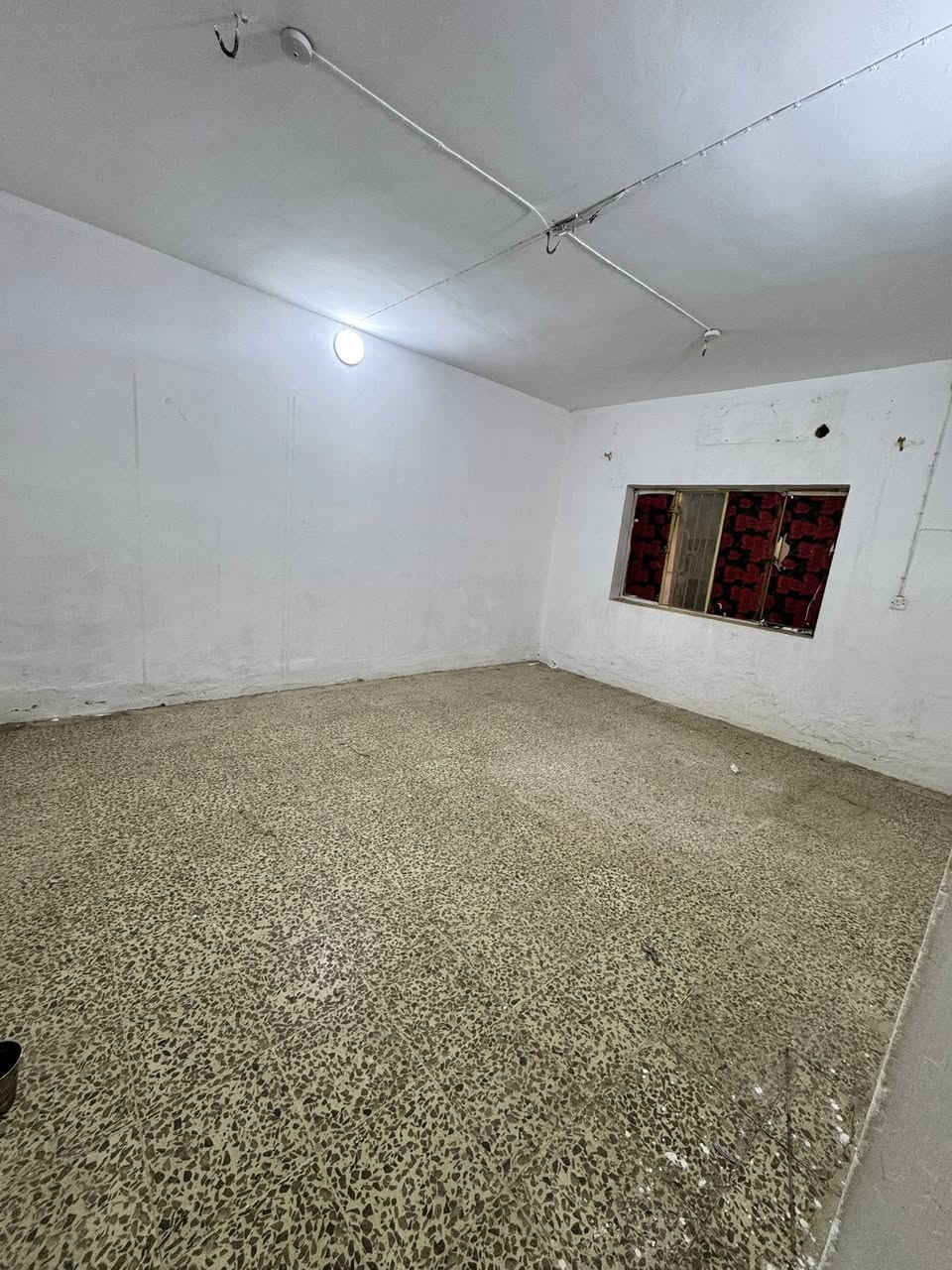 بيت للايجار في حي الامام قرب مدرسه الصادق 

يحتوي على 

غرفتين وكلندور ومطبخ وصحيات داخليه وخارجيه 

قيمه الايجار  350 وقابل للتفاوض 

للاستفسار مراجعه مكتب الخضراء للعقار

***********
***********
