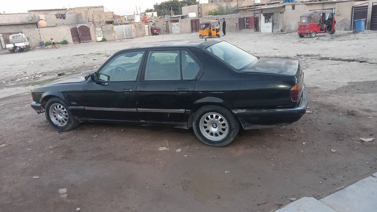 السلام عليكم 
البيع ومروس 
735 مفتوح 
موديل 89
العنوان بغداد الزعفرانيه 
السعر 32 
***********
