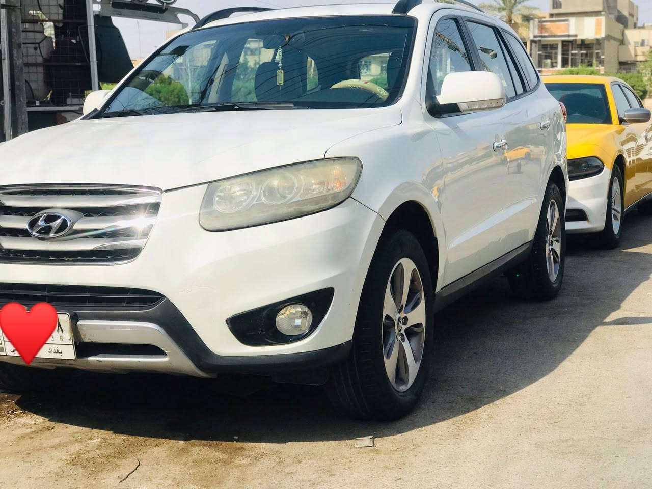 للبيع سنتافية ٢٠١٢ خليجي رقم بغداد مشروع وطني السيارة جديدة بمعنة الكلمه كير وحدادية ومحرك خير من الله تبريد ثلج٣قطع ٦سلندر ٧راكب فول مواصفات للخير١ع١   
بيها 2قطع صبغ جاملغات الخلفيه  والباب الخلفي عكس السايق مبدل 
      السعر 133   مكان السيارة بغداد الشعب بسمي السياره 
***********
