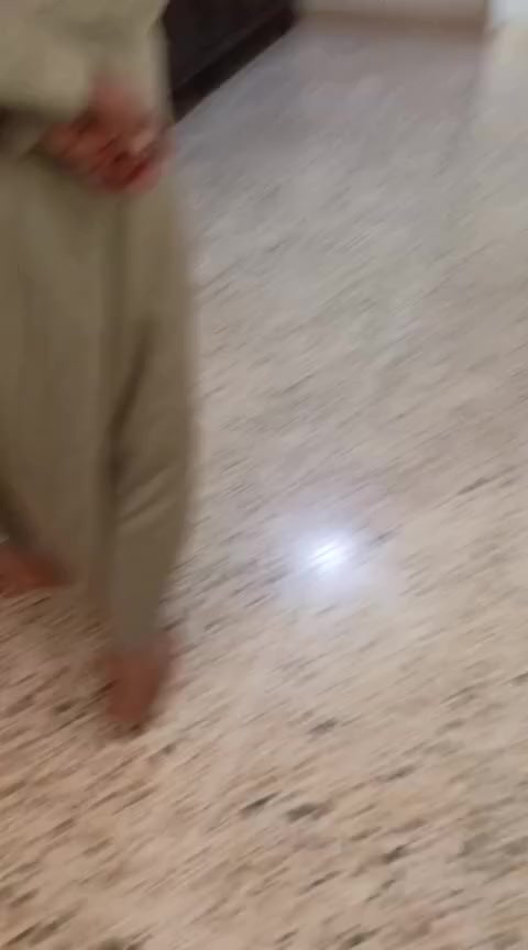 السلام عليكم 
بيت للبيع 
العنوان الكرابله تعبر حي الصناعي قرب جامع عادل خلف  مدرسه عدن
طابو 
المساحه ٥٠٠ م تقريباً
ملبوخ من خارج
الطابق الارضي 
غرفتين نوم ٥×٤
صحيات 
مطبخ ٣ ونص ب ٥
الطابق الثاني 
ممر ٤×٤
غرفه ٥×٤
بناء بسنه ٢٠٠٧
بناء حجر
الارضيه كاشي 
المطبخ سيراميك 
تحويل ثاني يوم يتحول 
الستفسار ***********
