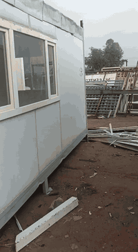 سلام عليكم
متوفر كرفان 6في4 مستعمل سقف ثانوي كهربائيات كامل ومفروش فرشه العيب ينكط مي
السعر مليونين و150 كركوك منطقه دارمان 
***********
