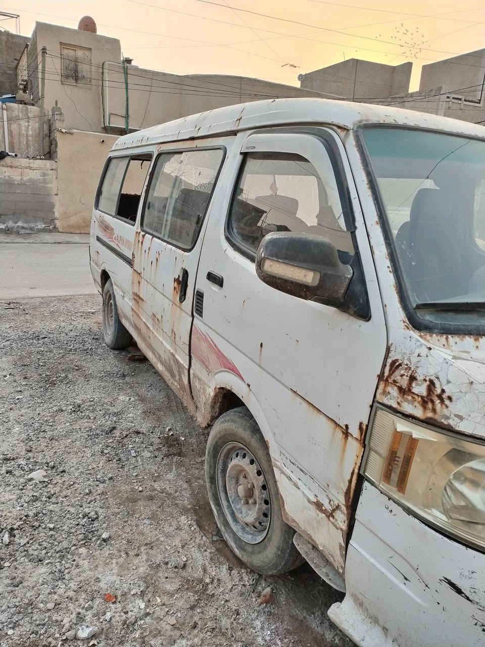 السلام عليكم فتون ١٠ للبيع عليه غرامات رقم بغداد سعر 20 ورقه عنوانه بغداد مدينه الصدر رقم ***********
