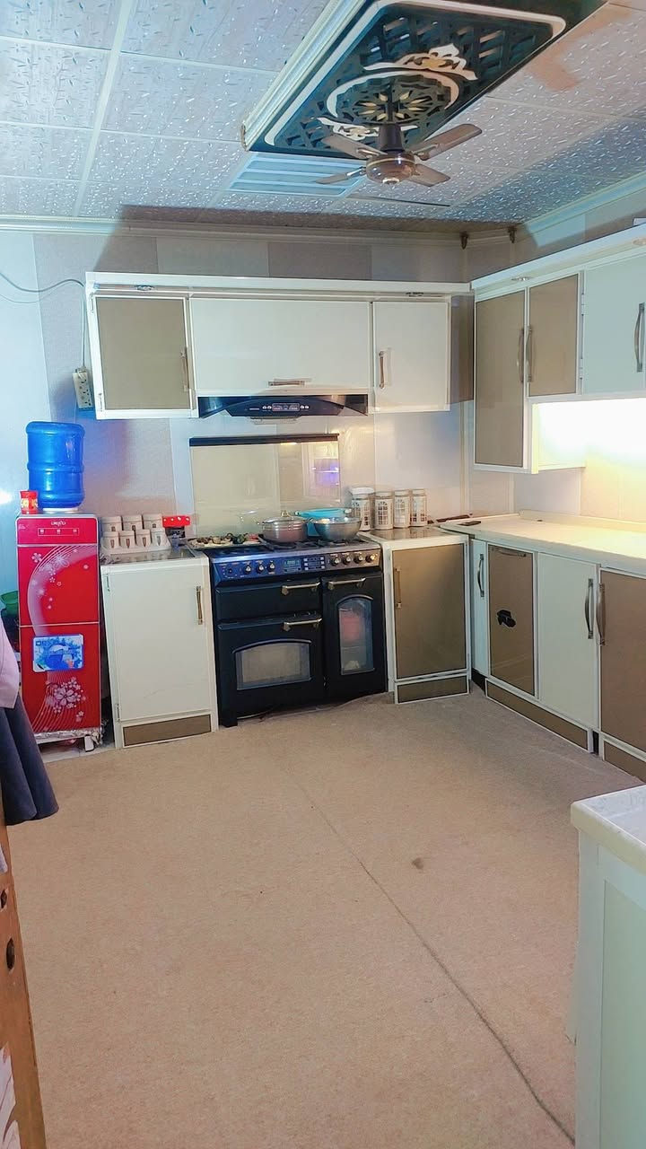 بيت للبيع ب٧ نيسان الشارع الرئيسي اول نزله مباشرة شارع تبليط مجاري كامله البيت واجهه ٥ ونزال ١٨ قاطين غرفه واستقبال ومطبخ وصحيات الطابق الاول والطابق الثاني غرفتين نوم والثالث بيتونه وسطحين البيت تغليف وسقوف


**إذا كنت صاحب هذا الإعلان وتريد حذفه لأي سبب، رجاءا أرسل رسالة إلى الدعم الفني**