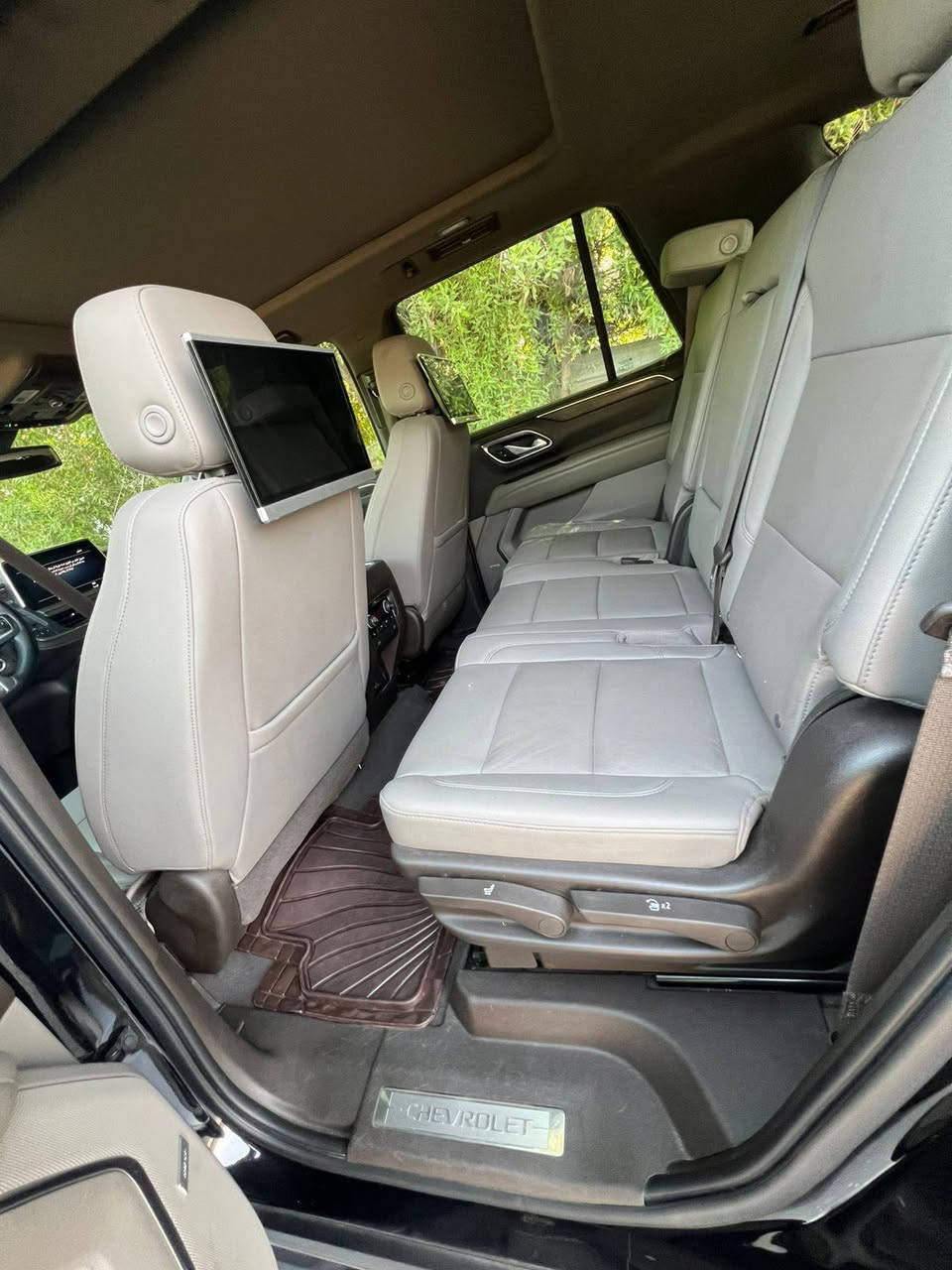 سلام عليكم تاهو LT
علامه صفره
موديل 2021
لون اسود 
ماشي 55 الف
مكفولة من صبغ وتبديل او بارد
مواصفاتها معروفة ومتخلص
بصمة تشغيل 
تشغيل عن بعد 
فتحة سقف بانوراما
حساسات امامية 
حساسات خلفية 
رادارت جانبية
رادار امامي
 تحديد مسار 
كاميرا خلفية دوارة
دوسات 
صندوق كهرباء 
شاشات خلفية 
تبريد ٣ قطع
تبريد خلفي منفصل
اوتو ستوب
هاندبريك بصمه
مقاعد جلد
مقاعد كهربائية 
مقاعد امامية كهرباء 
تحكم ستيرن جهتين 
ثلاجة وسطية 
اضواء led امامية وخلفية 
اضواء زنون امامية
نظام ملاحة
سياره بصمات اثنين
رقم بغداد بسمي 
مكان سياره سيديه 
تلفون ***********
