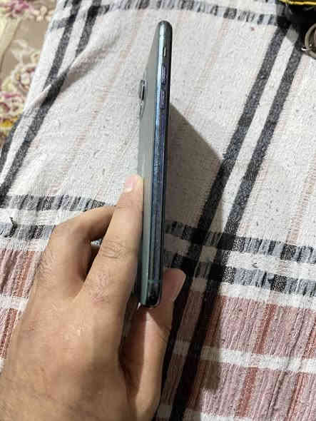 السلام عليكم 
ايفون ١١ برو ماكس للبيع 
ذاكرته ٢٥٦ GB✅
بطاريته ٩٢ كفاله مامبدله ✅
تلفون مبدل ضهر فقط ليزر مشتغلينه 
٤٠٠ وبي مجال 
***********
