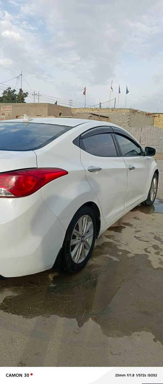 السلام عليكم الانتره للبيع 2013 سياره خليجي سياره جديده وفول ونظيفه بيه صبغ باب اثر طخه ستوته وقبق جنطه حداديه جديده تخم تايرات باتري جديد مكينه كير جديد وشرط المكينه 1600 تبريد ثلج رقم اربيل القديم تريد وكاله تريد تحويل السعر 106 وبيه مجال مكان ديوانيه الرقم ***********
