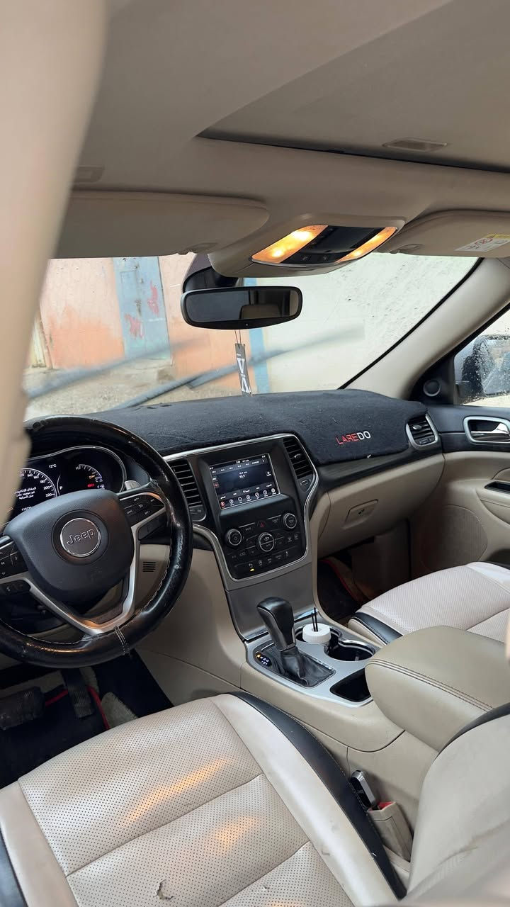 السلام عليكم ورحمة الله وبركاته مكلف للنشر جيب لاريدو للبيع موديل ٢٠١٩ لون فيراني او نفطي لمتد فول بصمه سلايد كشنات جلد جام كهرباء قفل مركزي رقم اربيل مسطره كوبون بانزين تحويل ثاني يوم حساس امامي وخلفي كامره سياره كلينَ وارد خليجي الاتصال على الرقم ***********
