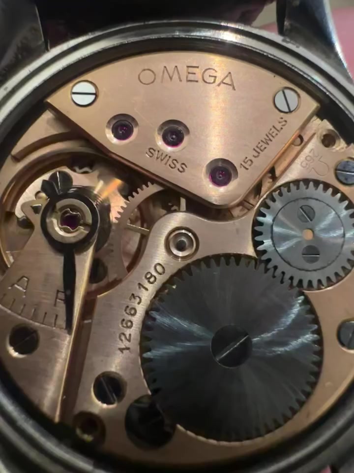 السلام عليكم اومكا ١٩٥٠ قطر٣٧
قطر ٣٧ 
تكويك
سنتر ثواني منفصل
دكمة مستبدلة بك اصلي 

ماكنة مميزة. 
٤٢٥$ 
***********
