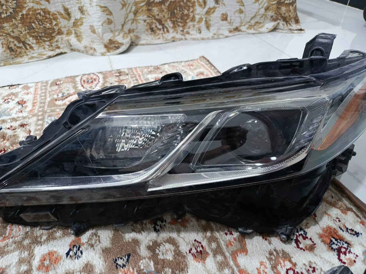 لايت زوج كامري 23 واحد منهم يشتغل وثاني ما يشتغل  وية درع جوه محرك واحد سعر 140 الف وبيه مجال مكان كركوك ***********
