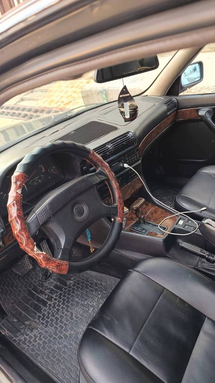 السلام عليكم للبيع بي ام حجم 740 محرك 8 بلادي كير شرط تخم تاير جديد صدر خلفي امامي جديد ومعمره تعمير حلو ومال بيت مامتعوبه رقم نينوى مشروع وطني سنويه لل 2027 كهربائيات شغاله مسجل+ اربع سماعات استيريو السعر 60 وبيها مجال بدون مراوس مكان السياره تكريت الديوم
***********
***********
