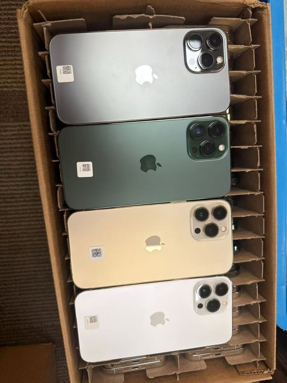 iPhone 13promax 256 used 
GradeAB LL/A mix color


**إذا كنت صاحب هذا الإعلان وتريد حذفه لأي سبب، رجاءا أرسل رسالة إلى الدعم الفني**