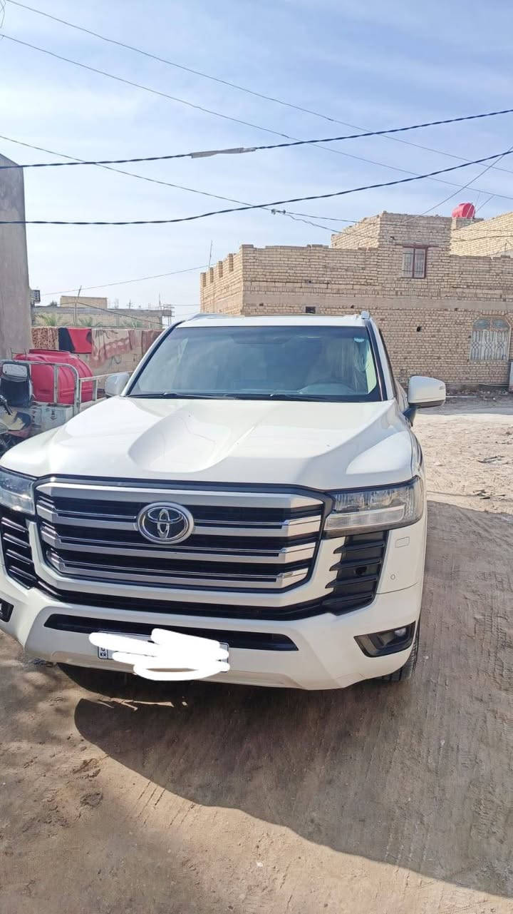 سلام عليكم شباب لاندكروز 2022خليجي كفالة عامه فول مواصفات  باسمي تحويل ثاني يوم لستفسار ***********
