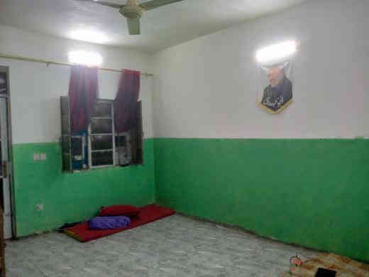 بيت 100متر  بحي البساتين حي السلام قريب علا شارع التكاتك بي غرفه وحولي ومطبخ وستقبال وتواليت وحمام  سيراميك البيت كله الحد الشارع سكف صب مسلح  بناء مال السنه الفاتت  السعر 35 للستفسار***********
