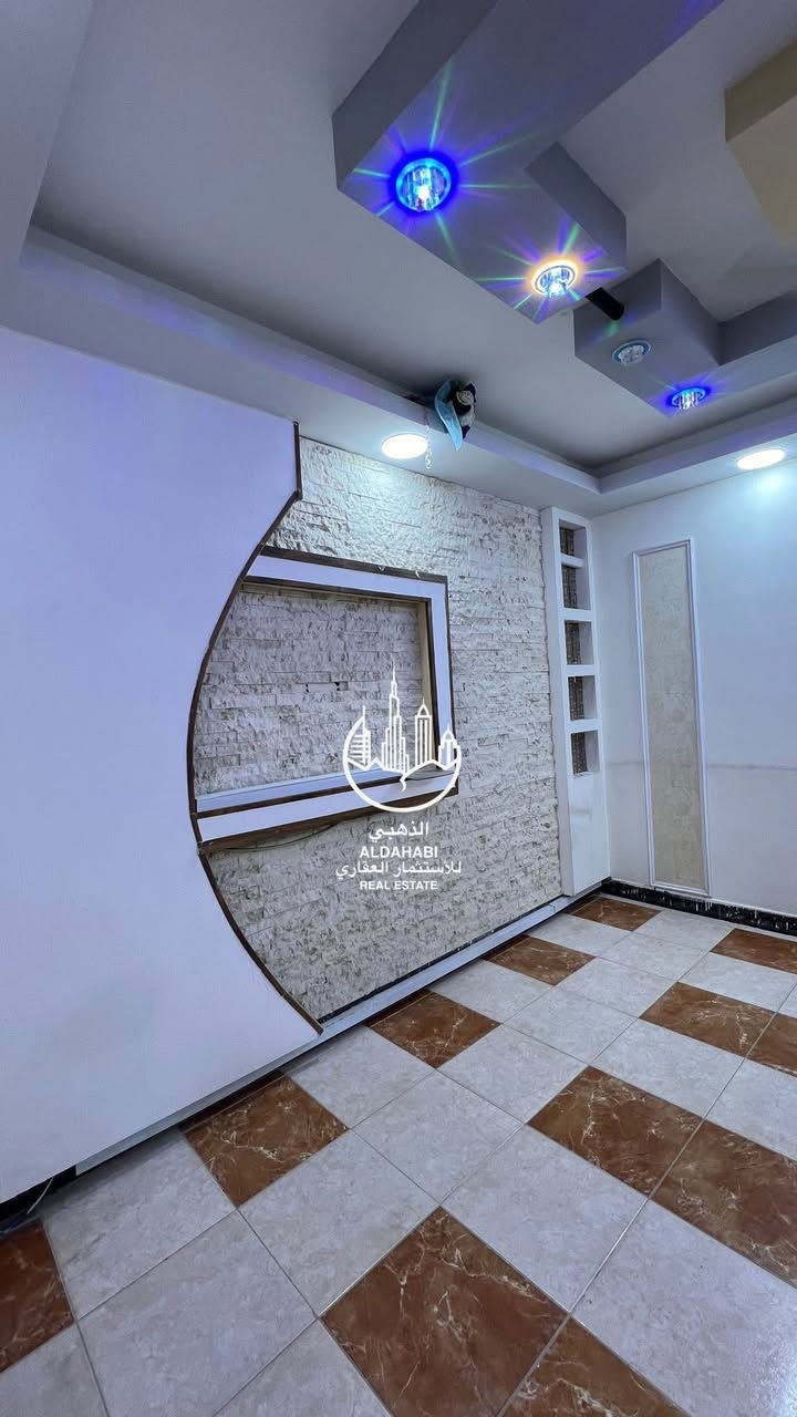 للايجــــــــــــار ✅
.
بيت للايجار في الجبيله بناء حديث موقع ممتاز جداً 
يلائم السكن العائلي 
.
مواصفات البيت / 
.

ثلاث غرف منام ، صاله ، استقبال ، كراج  
مطبخ موثث ، صحيات 
.
سعر الايجار 850 الف  

#مجــــــاز_قانــــــــونيــاً
—————————————
#ملاحظه لعملائنا الكرام يتوفر لدينا عروض عقاريه بيوت للبيع والايجار في كافة مناطق محافظة البصره كذلك يتوفر لدينا بنايات تجاريه للبيع في مناطق ممتازه بوارد شهري ممتاز 
‏‌‎ للمعلومات اكثر التواصل على الرقم الموضح او زيارة
الموقع 
البصره_ شارع عام حي الزهراء _ قرب مستشفى النفط
***********
***********
