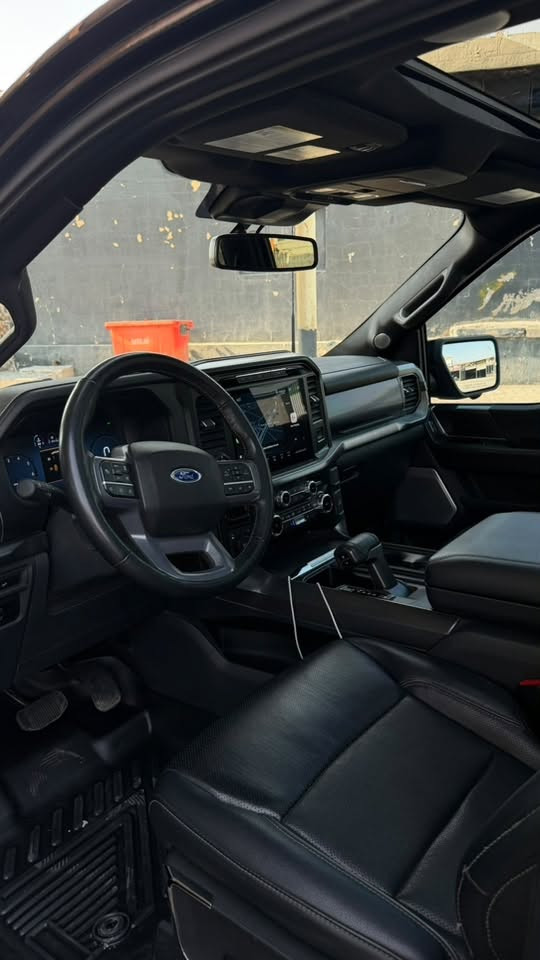 للبيع فورد f150 2024
لاريات فول 
🔺سعر 380 ورقة 

رقم ***********

محرك V6 سعة 3.5 توين توربو

الممشى 16,000 ميل 
باب طويل بدي قصير مرغوب
بيها كتاب تظليل 

المواصفات

▪️سقف پانورانا
▪️کامرات 360 سماعة سقف بوس
▪️رادارات امامي وخلفي وجانبي
▪️دفع رباعي 
▪️تدفئة وتبريد المقاعد الامامية
▪️تحكم كهربائي لعجلة القيادة
▪️ثلاث وضعيات خزن لمقعد السائق
وباقي مواصفات اللاريات المعروفة 
 رقم شاصي 1FTFW5L83RFA97101

السيارة جاملغ و بونيد مبدل بلاد و بيها جم مكان صغير تعديل بي دي ار 
صونار موجود بل صورة ✅
