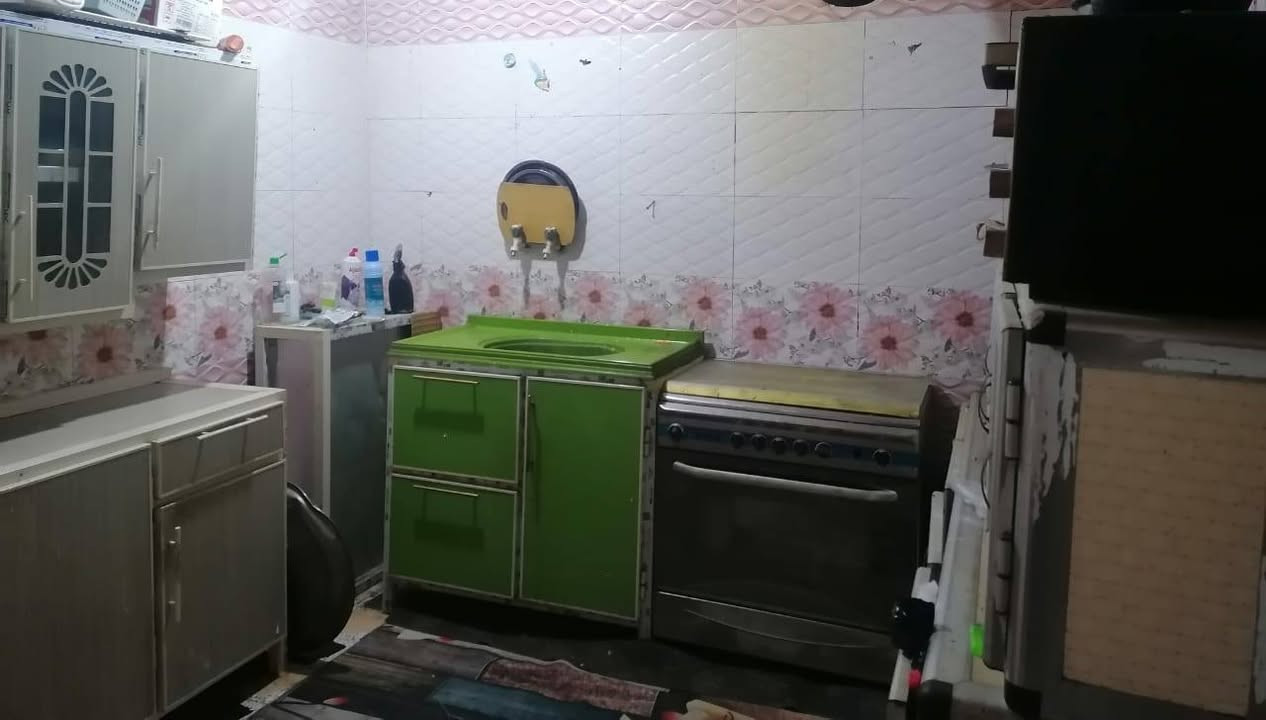 للبيع
بيت ١٠٠م خلفي طابق واحد

بناء نظيف عكاده

سعر٩٠ بيه مجال قليل

يقع في صالحيه قرب مدرسة الندى
قرب مركز؛ شرطه صالحيه

يحتوي على غرفه وصاله ومطبخ وصحيات داخليه  واستقبال

حاليا فارغ جاهز للسكن

عرض دربونه متر وربع

موبايل للاستفسار ***********
