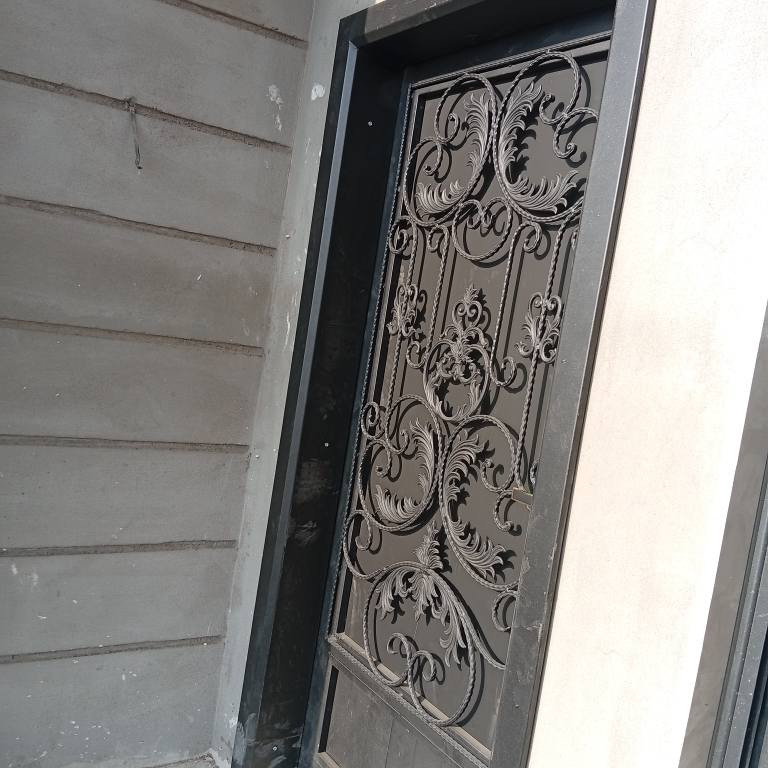 السلام عليكم تحيه طيبه لكل اهلنا بكركوك وكل شخص يحب التميز والاناقه عمل كافه أعمال الحداده وحسب الديكور وذؤق الزبون  للتواصل الاتصال على الرقم التالي ***********
