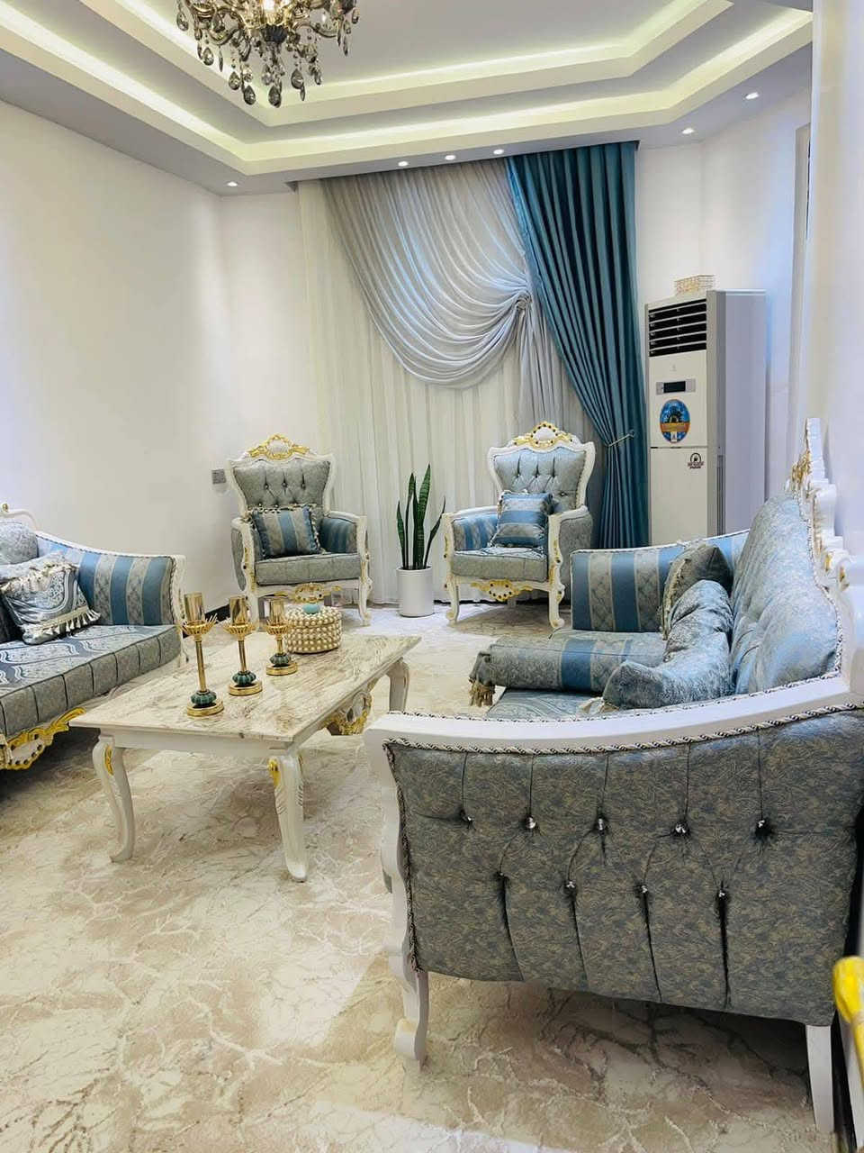 #ستائر_البرق
للتواصل:***********

هي ليست مجرد ستارةٍ جميلة وينتهي الأمر،
بل انتظارٌ طويل وتخيلات تسكن قلب ربة المنزل،
وفرحةٌ تُهيَّأ لغرفة العريس.
ليس فضلًا أن نقدّمها بأفضل ما تكون،
بل واجبٌ نؤديه لزبائننا 🧡.
