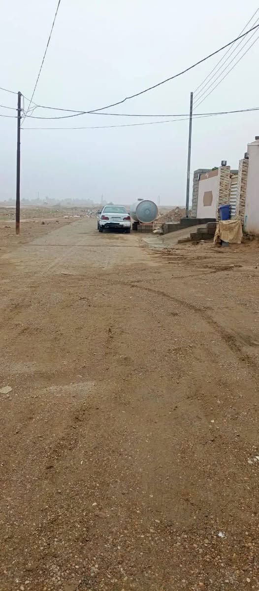 السلام عليكم يوجد قطعه ارض زراعيه قرب مدخل زهيرات الجديد كما في الصور
مساحة الارض 200 متر 
الفراع مقابل لافته شركة انوار البراري
شارع امامي وشارع خلفي
كهرباء ماء زراعي 
شارع محمد صالح 
مقابل السيارة السيفيا ومقابل البيت الملبوخ 
للاستفسار ***********
