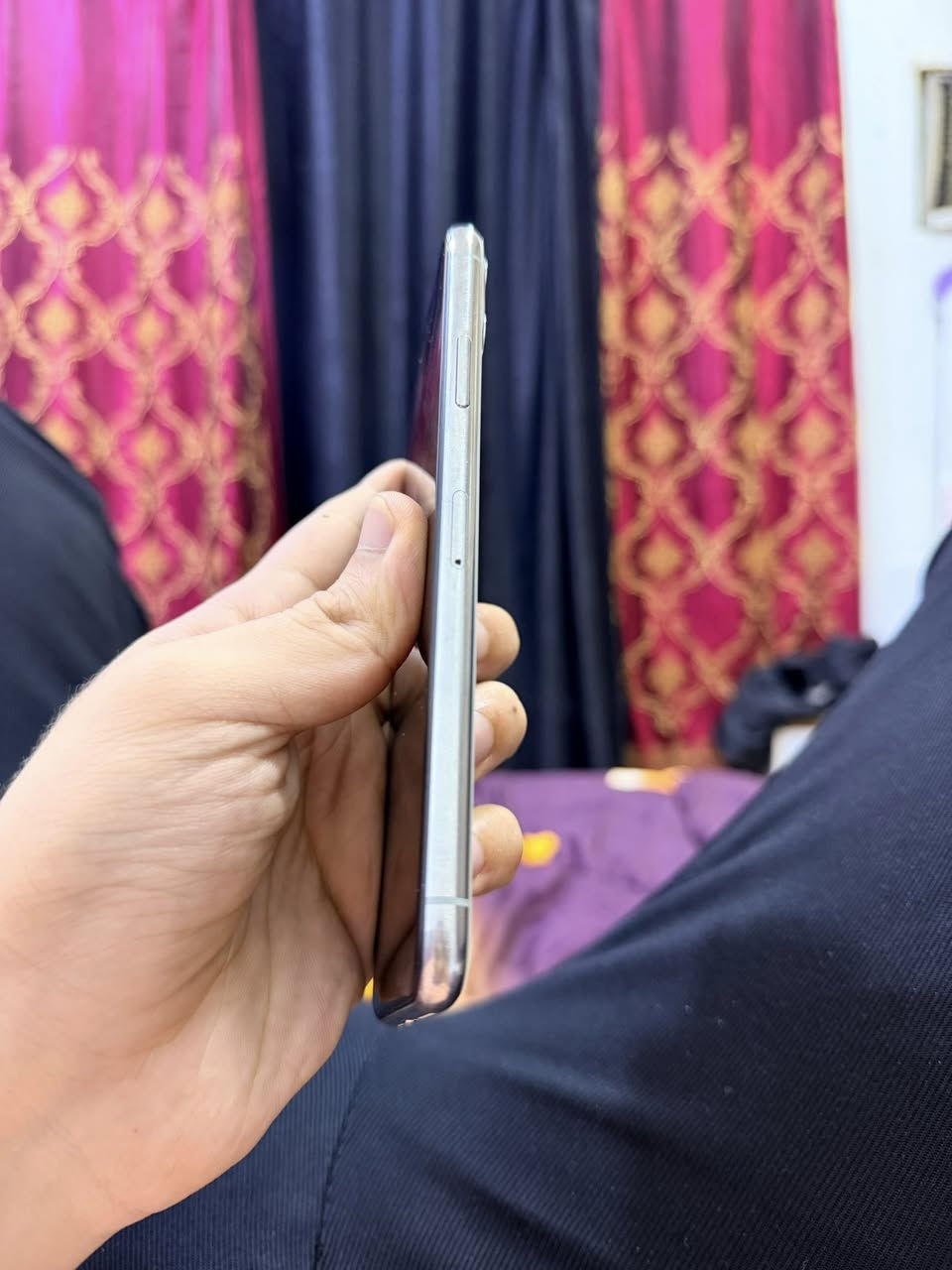 � للبيع iPhone 11 Pro Max 🔥
📱 ذاكرة 256GB
🔋 بطارية 73% (تصرف يوم كامل)
🖥️ شاشة مبدلة أصلية – ألوانها حلوة وواضحة
🔓 فيس آيدي شغال
✅ كلشي شغال 100%

⚠️ ملاحظة: الصوت مرات يروح ويجي
(غير هذا الجهاز نظيف ومضمون)

💰 السعر مناسب وقابل للنقاش للجادين
📍 المكان: بغداد
📞 للتواصل: ***********
