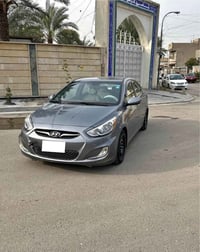 اكسنت 2015 أمريكي محرك 1600 حادثه فقط بنيد وبالعراق صار بيه ربع الباب ...