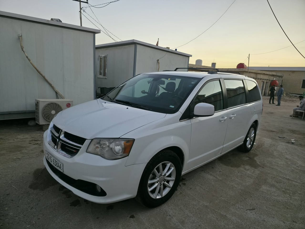 السلام عليكم
دوج كرفان SXT
موديل 20
حادث صندوق فقط مبدل بلادي 
بدون ايرباك
تحكم استيرن 
مثبت سرعه
تبريد مركزي 
السياره جديده استخدام منزلي
كل شي شغال وبلادي
طخم تاير
سنويه لسنة 31 رقم جديد باسمي تحويل او وكاله
السعر [190$] وبي مجال قليل
مكاني البصره الدير
للاستفسار الاتصال على الرقم 
***********
