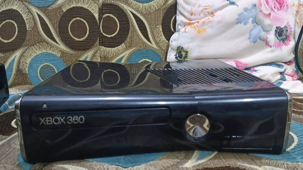 إكس بوكس 360 مستعمل استعمال قليل ونضيف وياه يده ومحوله و واير HDMI  يحتوي على 25 لعبه السعر 115 وبي مجال للطيبين المكان بغداد حي الاعلام رقمي ***********
