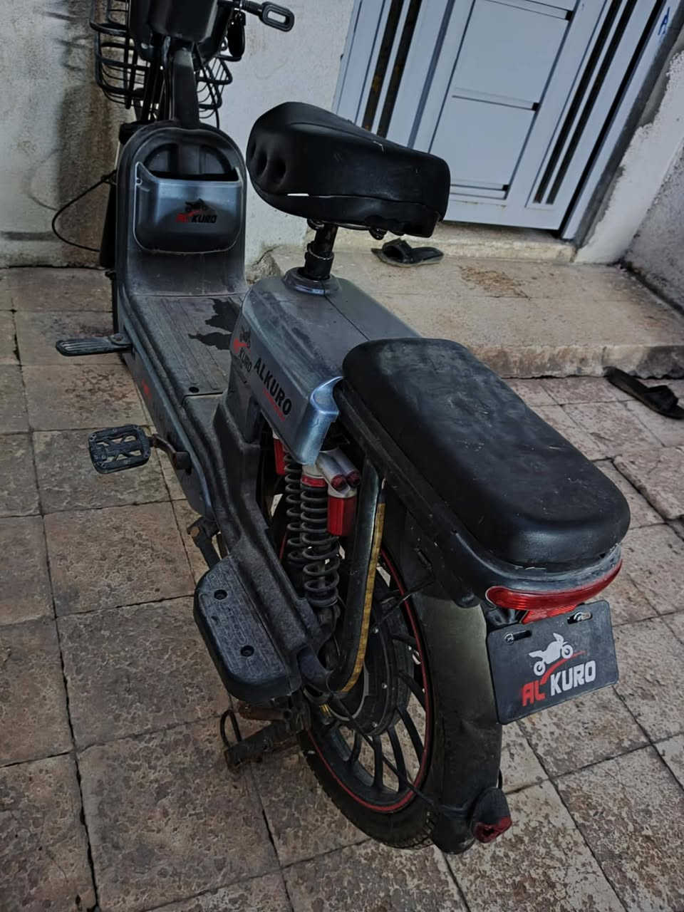 السلام عليكم دراجة شحن حجم 20الدراجه الدراجة نضيفه  بس تبدل البطاريات مالها وگبل الشارع الدراجة حيل نضيفه والون يخبل تحيط معا شاحنت الدراجة أكيد والصندوگ صغير يصير ورى السعر 200الف وبيها مجااالل مكاني موصل الايمن
***********
*********** اتصل وبيك خير وتدلل
