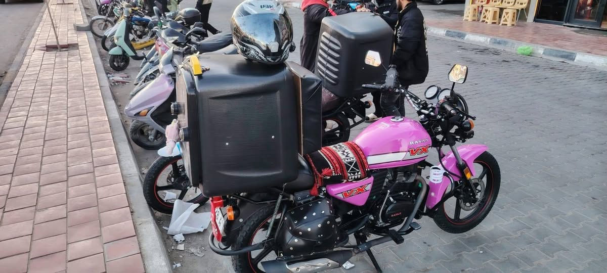 سلام عليكم شباب ريان للبيع وشوفت عينك خير من الله دراجه مديل 2023  مامفتوحه ماشيه 25الف حقيقي تنباع هيه وغراضهه من عده الصندوگ سعر2300 وبيهه مجال قليل وهاذه رقمي ***********
