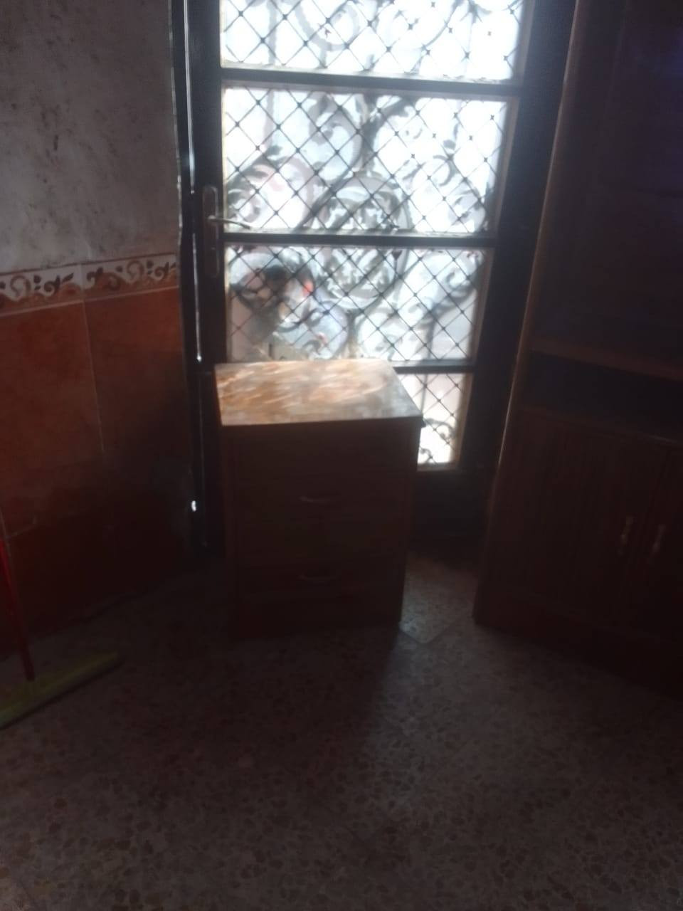 السلام عليكم متاح غرفت اخشاب تفصال عراقي نضيفه بيه ضرر قليل مستخدمه سنه 8قطع غرفه ضخمه و حلوه إستفسار خاص او واتساب ***********
العنوان بغداد حي اور فلكت صباح الخياط
