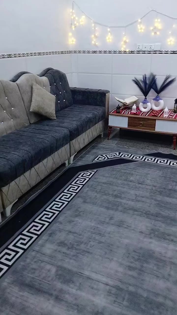 ديوان للبيع استعمال قليل أخو الجديد  السعر250
بغداد /مدينة الصدر /***********
