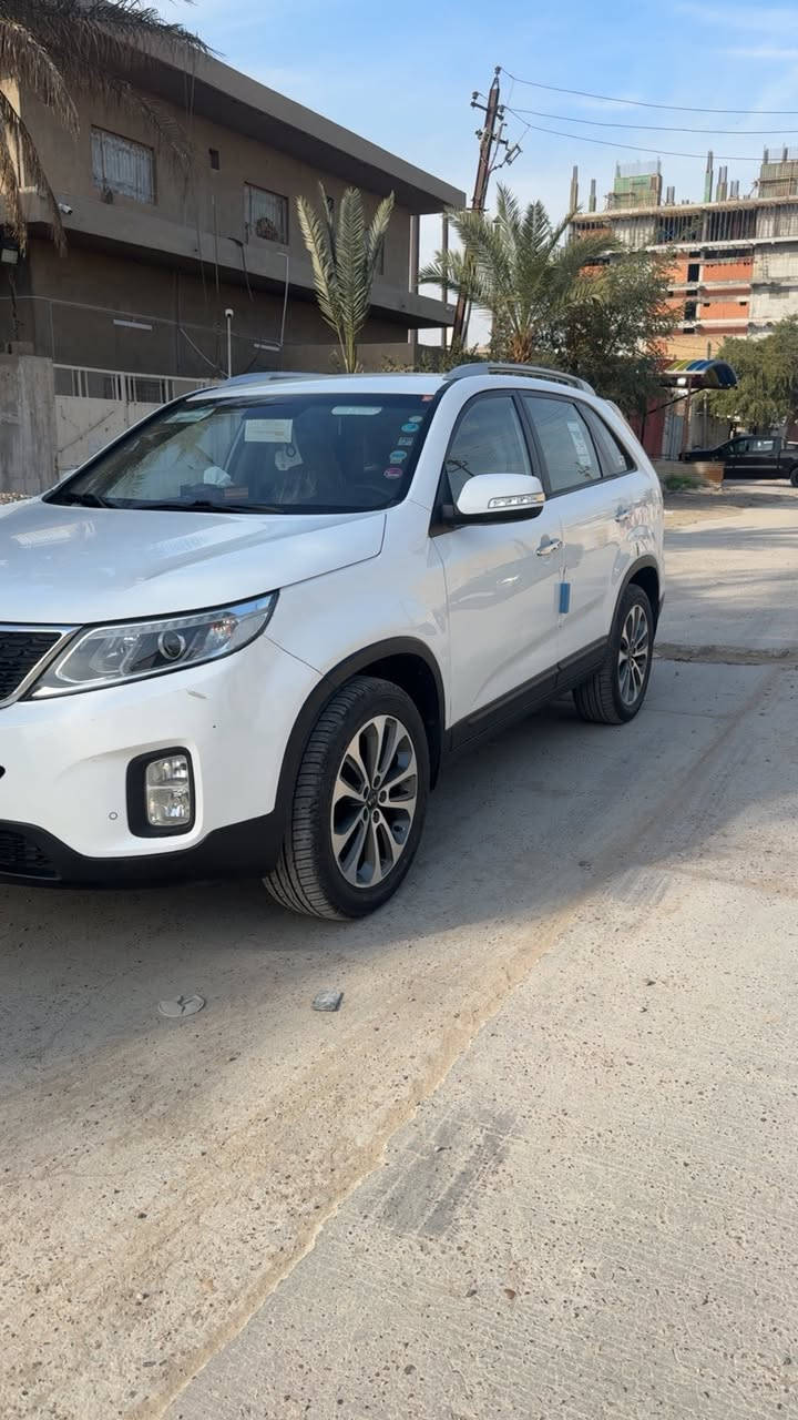 السلام عليكم 
للبيع موديل 2015خليجي
مكينه 4 سلندر  2400
فول مواصفات عدا الفتحه
بصمه تبريد ٣ قطع بردات حساس امامي خلفي
سياره جديده السونار مرفق بأسمي تحويل ثاني يوم
مكلف بلنشر
السعر ١٧٠ وبي مجال 
مكان السياره بغداد  الكرخ
***********
