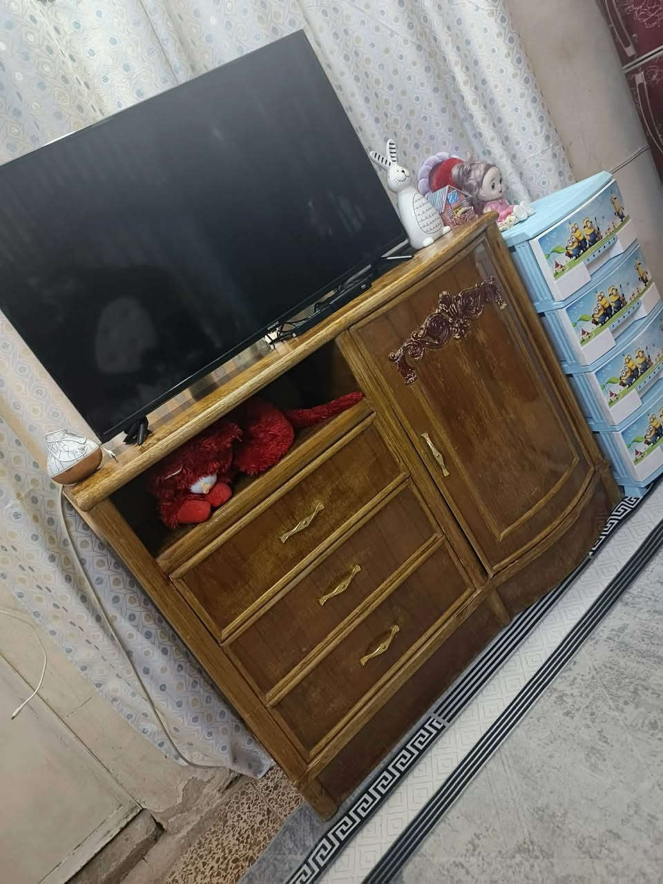 سلام عليكم غرفه نوم مستعمله نضيفه خشب ثخين يرادلها صبغ فقط كلشي واضح بالصور السعر 700 مكاني بغداد الكراده ***********
