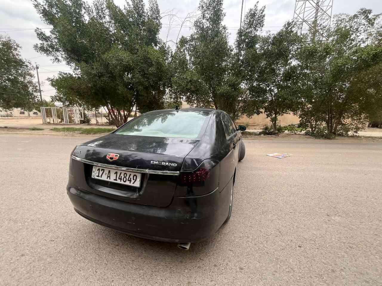 سلام عليكم للبيع ام كراند 2013 الحجم الكبير c8 كير ومكينه كامري بلادي كير ٦ نمر مكفولات رقم مثى مشروع وطني باسمي تحويل ثاني يوم ضربتها قطعه صندوق فقط الباقي مكفول لا تبديل ولا صبغ 
هلال الجامغ واطراف البيبان معمرات صدرها 50% 
مواصفاتها معروفه 
حساسات خلفيه 
شاشه مضخم صوت 
فتحه سقف اشاير مري 
مري شفط لايت عدسه 
برده خلفيه كشنات جلد 
نضام ABS تبريد قطعتين تبريدها ثلج كهربائيات كلها شغاله سياره جاهزه من كلشي مكاني بغداد المجمع السكني النفطي سعر ٥٧$ وبيها مجال 
***********
