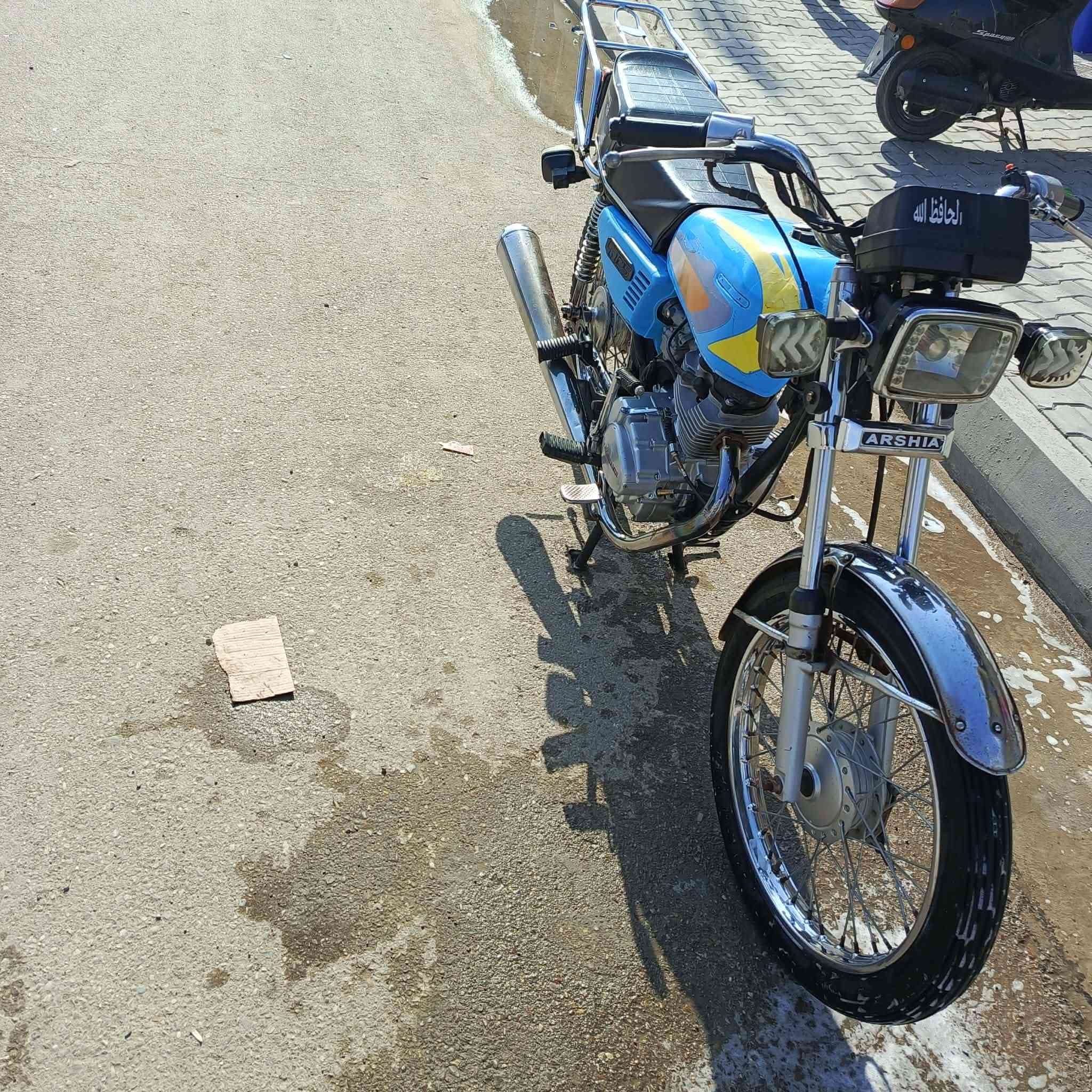 4 كير موديل 21 الدراجه نظيفه شوفت عينك مكينه خير من الله كلشي ماغوزها بس باتري كهربائيات كلها شغاله اوراق عنوانها كوت الفلاحيه معروضه ب600 وبيها مجال  
***********
