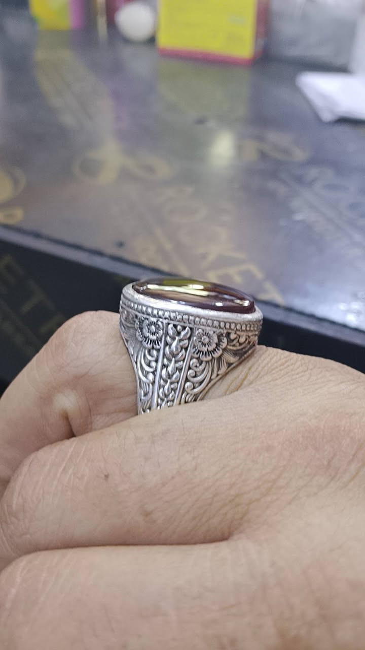 متاح خاتم فضه عيار 990 عمل صياغة عارف صياغة البحرين متوج بحجر من العقيق اليماني الاصلي الكرزي خاتم جدا جميل وثقيل وزن الخاتم 33غرام للأستفسار ادل خاص وتدلل .ملاحضه لا يوجد توصيل .


**إذا كنت صاحب هذا الإعلان وتريد حذفه لأي سبب، رجاءا أرسل رسالة إلى الدعم الفني**