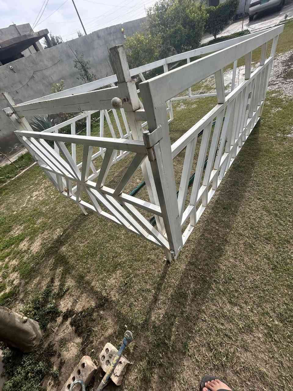 سلام عليكم
#للبيع
محجر كيا بنگو 
تفصال جديد
ارتفاع ١متر
السعر٢٥٠وبي مجال
العنوان الضلوعيه
للاستفسار***********
