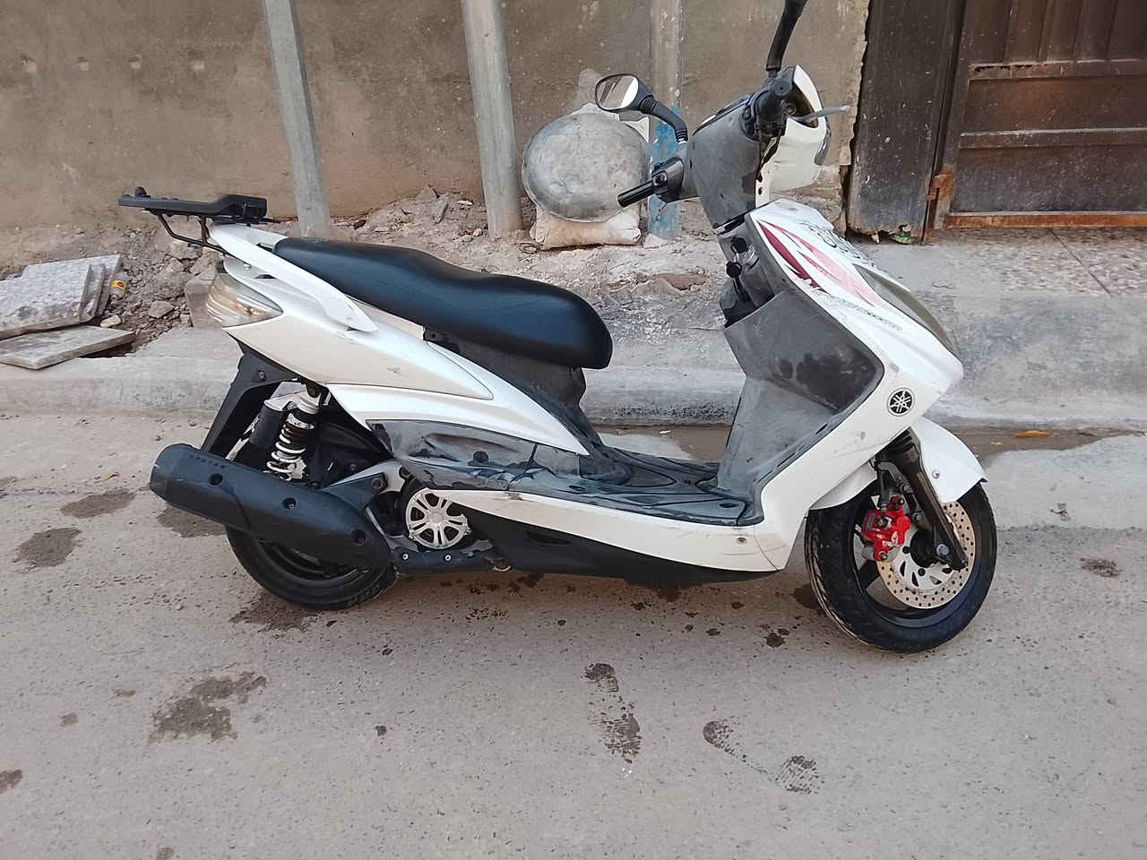 للبيع فقط 
سكنس فحل نوزل خطين سكليتر كفالة عامة كهربائيات كلها شغالة لايت زنون دبلات خلفية رياضي مكاني حي الجهاد (900) 
***********
