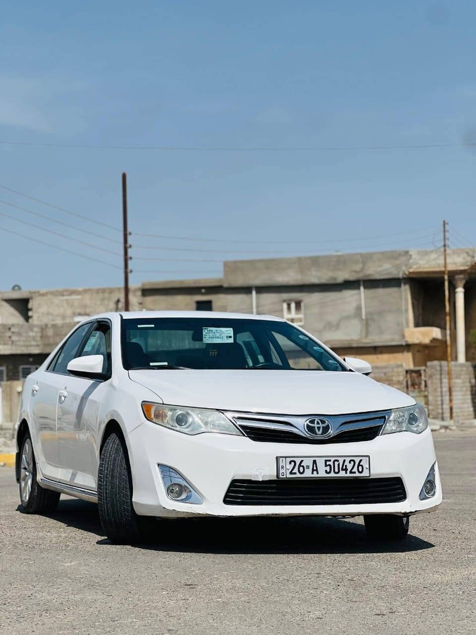 نوع السيارة: تويوتا كامري (Toyota Camry).
​الفئة: LE.
​الموديل: [ 2012].
​الرقم واللوحة: رقم صلاح الدين (الألماني الجديد)
​المحرك: 4 سلندر، سعة 2.5 لتر (محرك اقتصادي جداً وناعم).
​ناقل الحركة (الكير): أوتوماتيك (تبترونيك 6 سرعات) بحالة ممتازة جداً.
​الضرر والصبغ: السيارة كلين تايتل (Clean Title)، بدون أي حادث وبدون صبغ، مكفولة من الصدمات والـ "ايرباغات" كلها سليمة وجاهزة بشرط الفحص.
​الوضع الميكانيكي: المحرك والكير والصدر والحدادية بحالة ممتازة (شغل واطلع)، لا تحتاج لأي مصاريف.
​المواصفات الداخلية والخارجية:
​شاشة لمس تشمل بلوتوث (Bluetooth) ومنافذ AUX و USB.
​تحكم ستيرن كامل (أزرار المقود) مع مثبت سرعة (كروز كونترول).
​نظام تكييف ممتاز (تبريد ثلج) يعمل بكفاءة عالية.
​ويلات سبورت ألمنيوم (مثل الظاهرة في الصور) مع طقم إطارات بحالة ممتازة.
​كشافات ضباب أمامية وجناح خلفي (سبويلر) بلون السيارة.
​السعر المطلوب: [ 125 ورقة وبيه مجال بسيط للشراي]
​مكان التواجد والاتصال:
​الموقع: صلاح الدين / [ تكريت].
​رقم الهاتف: ***********].
