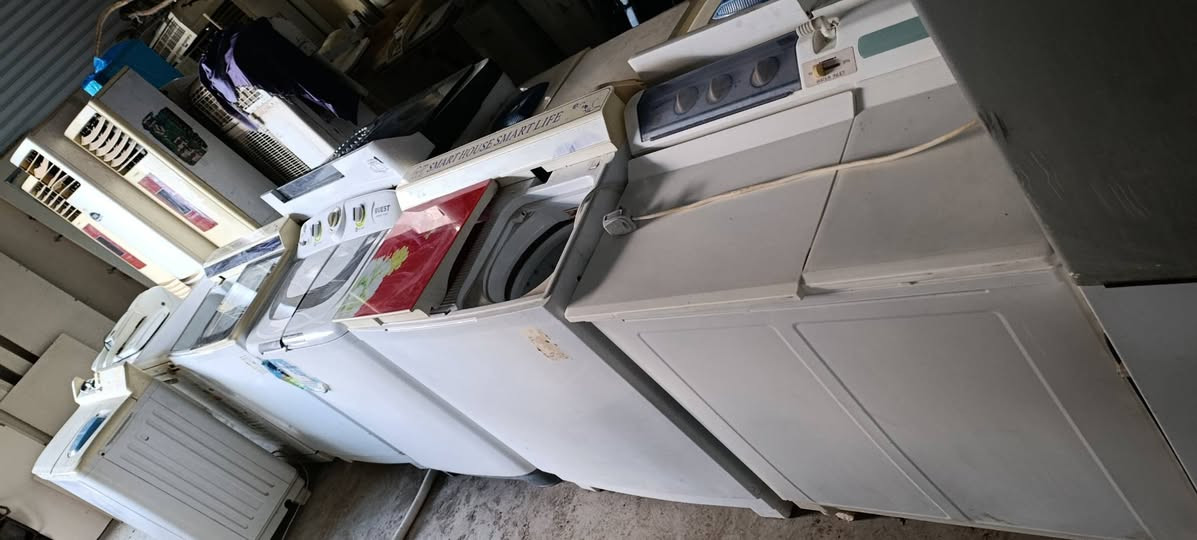 سلاوی خوداتان لێبێت کۆمەلێک غەسالەی حادی بۆ فرۆشت هەر بەرێزێک خوازیارە پەیوەندی بکات یا خود نامە بنێریت 
***********
***********
تێ بینی ناو نیشام سۆران بەرزێوە
