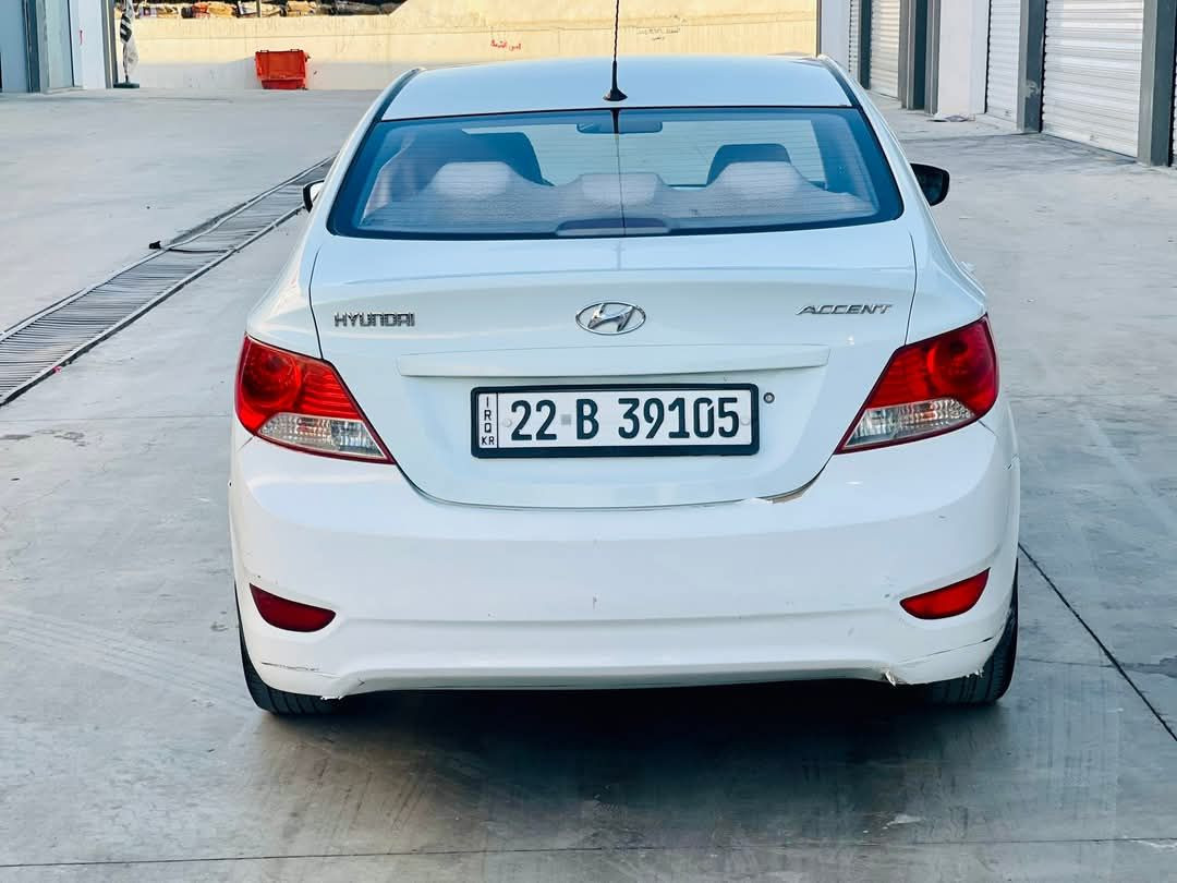 للبيع فقط 
اكسنت 2013 خليجي السعر مناسب بلاش 90 وبيها مجال جدا بسيط
صبغ بيها شويه بين الجاملغ والباب بدون دواخل ايرباك 
محرك 16 دوش 
محرك كير تبريد طخم شرط 
جامات كهرب 
تحكمات استيرن 
مرايات كهرب 
خمسه ويلكب 
منضومة غاز وكارت بيها 
رقم هزه وسنويه جديد باسمي السياره 
للاتصال : ***********
