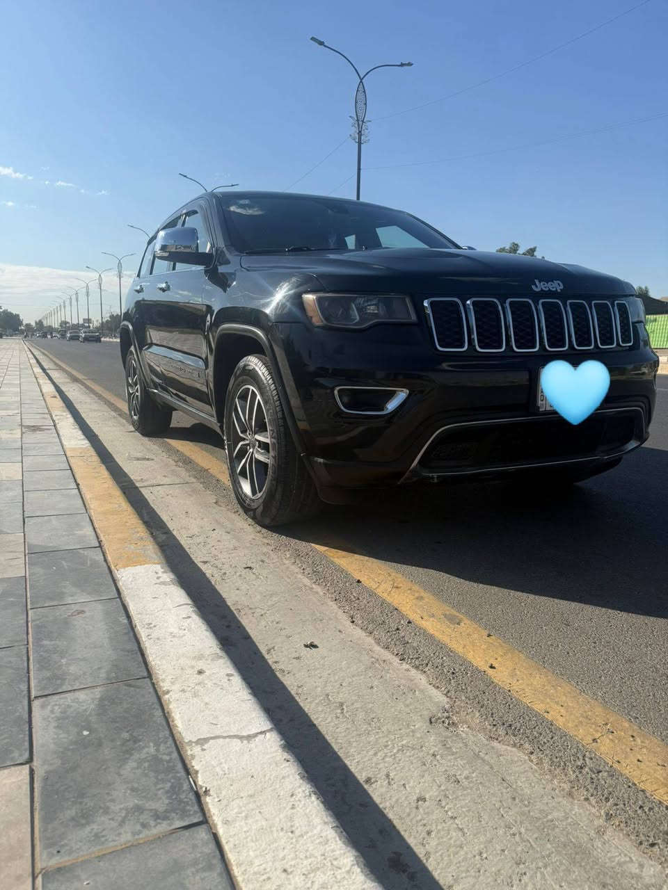 سلام عليكم
جيب كراند شيروكي 
فئة . لمتدد 
دفع رباعي 4x4
موديل 2021
حجم المكينة 6 سلندر 3600
تحكم نقود
مكيف
ذاكرة مقاعد
نظام إنذار
زجاج كهربائي
سنترلوك 
كراسي مدفأة
مقاعد جلد 
مدخل AUX/USB
مقاعد مبردة 
تحكم مقاعد كهرباء 
مقود مدفأ
مصابيح زينون 
أنوار نهارية 
إطار احتياطي 
حساسات خلفية 
دخول بدون مفتاح 
فتحة 
مرايا قابلة للطي كهربائيا 
أندرويد أوتو 
شاشة لمس 
نظام تعليق رياضي 
بروجكتر 
فرامل ABS
نظام ملاحة/خرائط 
بلوتوث 
قفل الباب تلقائي 
مساعد الاصطفاف 
تشغيل عن بعد 
كاميرا 360°
تنبيه النقاط العمياء 
شاشة وسائط 
تنبيه مغادرة المسار 
كاميرا خلفية 
حساس ضغط الاطارات 
مانع انزلاق 
أبل كار بلاي 
دفلوك 
مثبت سرعة 
رقم بغداد 
سعر 285 ورقة وبية بسيط حك جية
الاستفسار اكثر اتصل على رقم صاحب سيارة
***********
