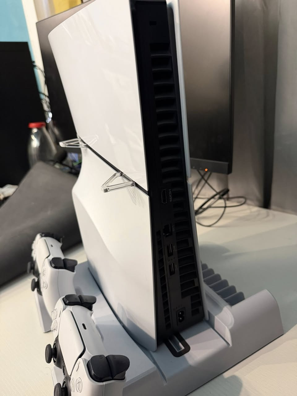 بلي 5  سلم نسخه استرو بوت  ويا قرص فيفا وقاعده شحن وتبريد وجويستك عدد 2
سعره 750 الف ما بي مجال 
***********
مكاني بغداد المنصور
