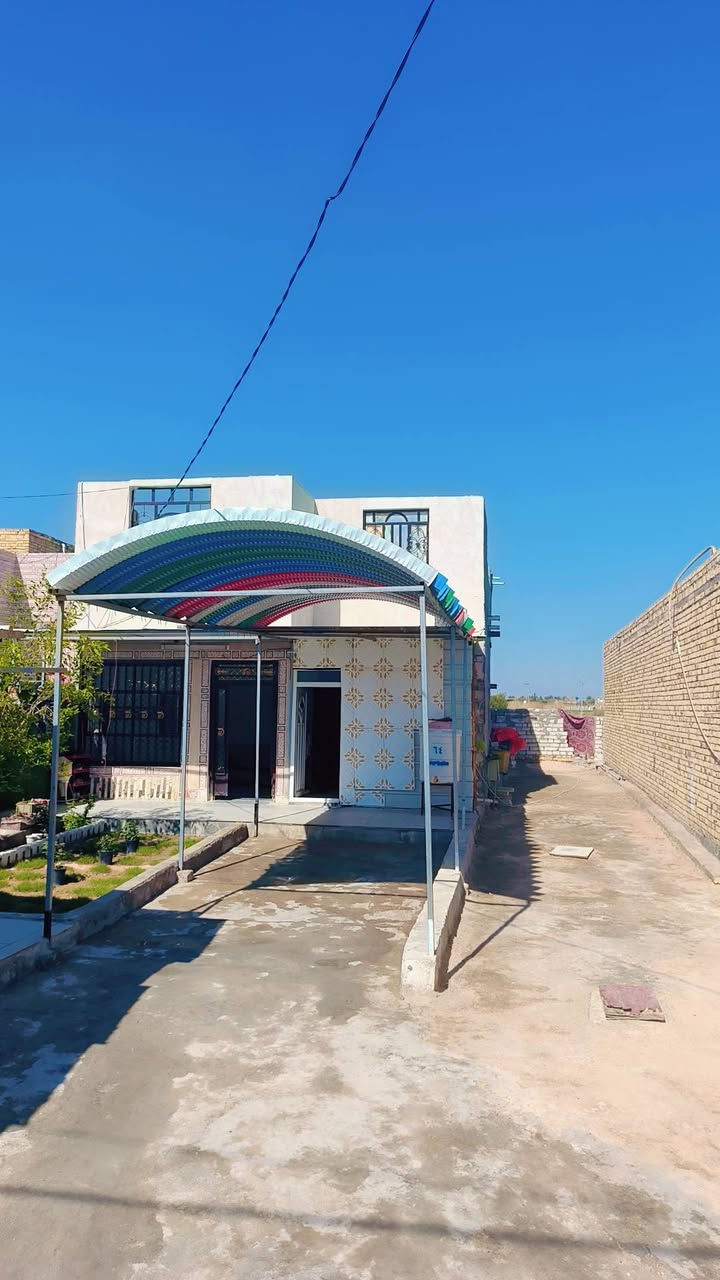 بيت مساحه 350في  ملحق حي العامل يتوفر جميع الخدمات ماء خطين وكهرباء ومولد
ومدارس ابتدائية وإعدادية 
ومستوصف صحي 
ونترنيت ضوئي
البناء جديد 
الاساس صب مسلح كونكريت 
البناء ابلوك واعازل طابوق 
الارتفاع 3متر ونص 
البيت يتكون مطبخ حار +ومطبخ بارد + غرفتين + صاله +مجمع صحيات وحمام داخلي  وبراني كبير 
+محل خارجي +صحيات خارجيه وحمام
أي استفسار تفضل ***********وتساب ادزلك فيدو شرح تفاصيل 
السعر 75قابل للتفاوض
