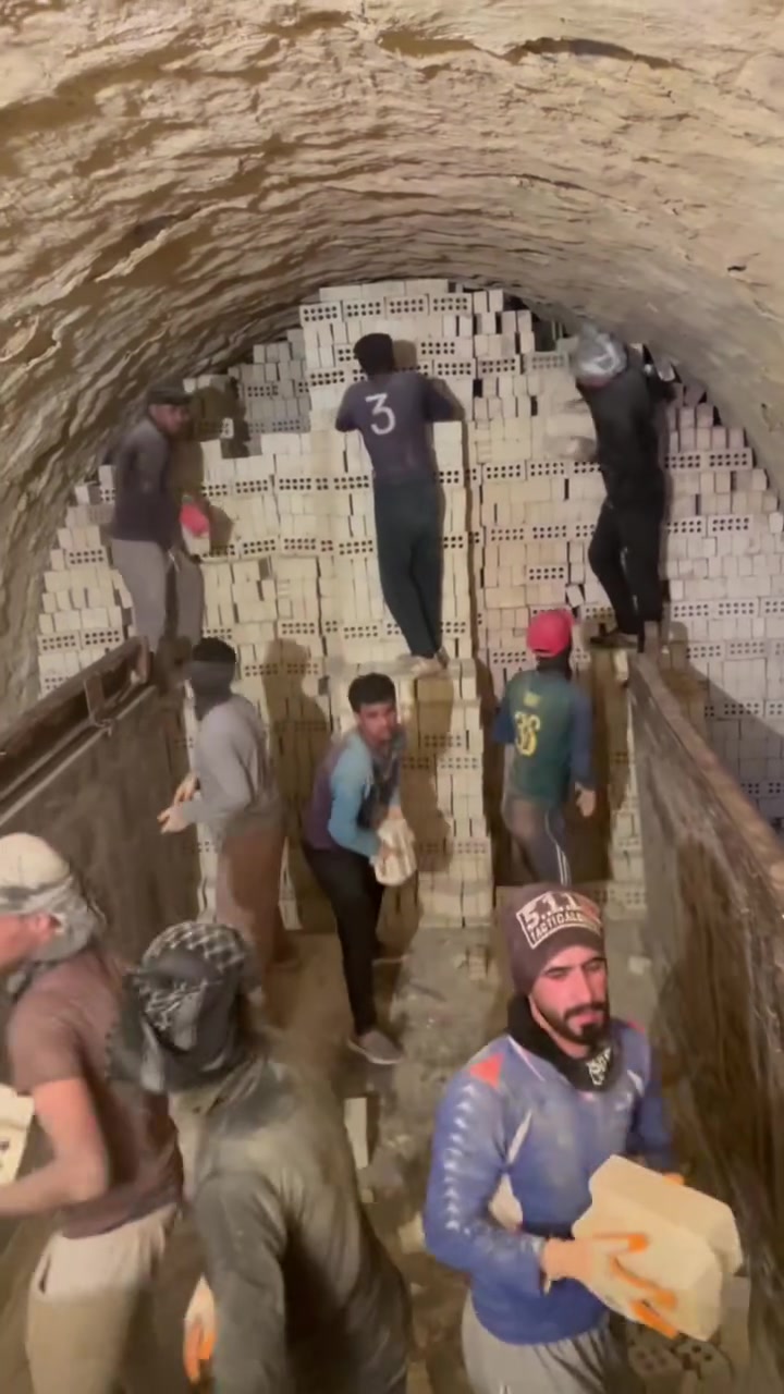 🎯 طابوق النهروان... أساس البناء المتين! 🧱
من قلب معامل النهروان، نقدم لكم طابوق بمعايير عالية من الجودة والدقة، لأن البناء القوي يبدأ من الأساس الصحيح.
✔️ طابوق صلب ومضغوط يتحمّل كل الظروف
✔️ مقاسات دقيقة وثبات عالي
✔️ إنتاج يومي مستمر لتلبية كل الطلبات
🏗 طابوق النهروان... اسم واثق من الجودة!
📞 للحجز والاستفسار اتصل الآن وخلِّي بناءك بأمان ***********
***********
