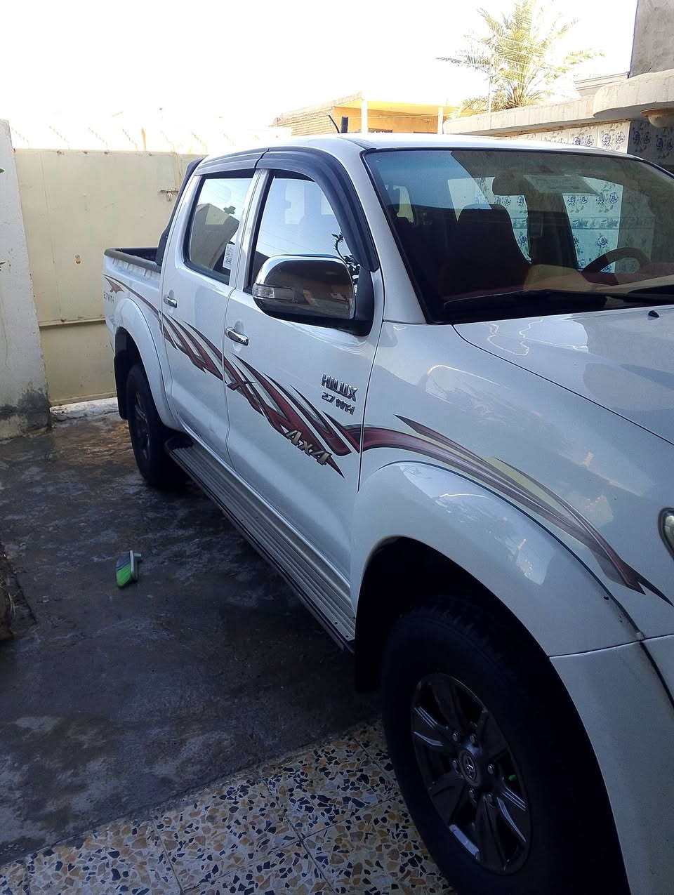 سلام عليكم سياره فورويل موديل 2014 رقم واسط 
كير اوتماتيك باقي مواصفات خاص سعر  235 وبيه مجال 
رقم الهاتف *********** لعنوان واسط لكوت
